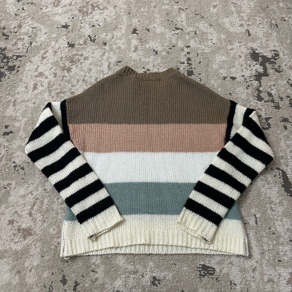 Daytrip Striped Sweater Size Medium - Picture 3 of 4